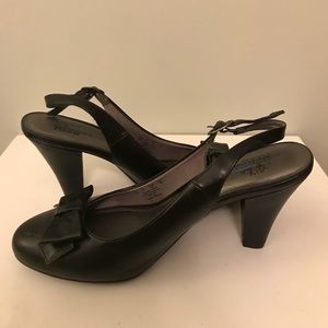 Black Closed Toe Sling Back Kitten Heels